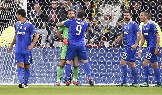 Ювентус в меньшинстве обыграл Лион